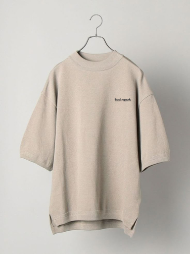 oversized beige T-shirt, casual style